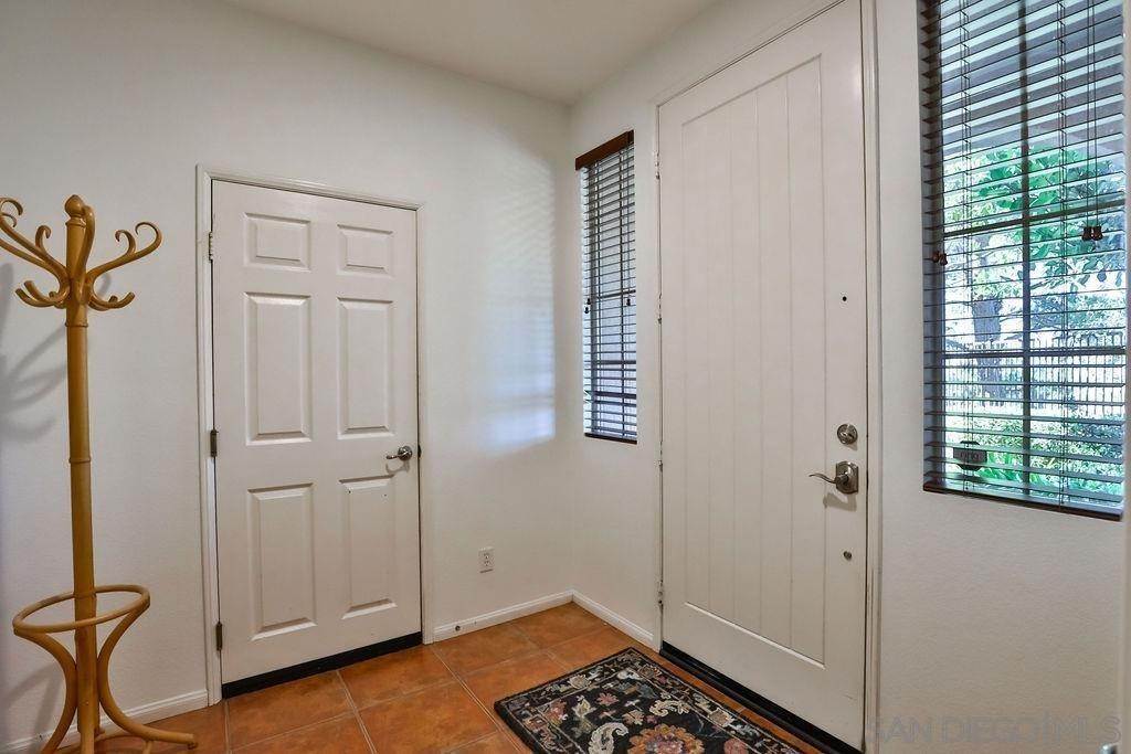 8. Townhouse for Sale at Chula Vista, CA 91914