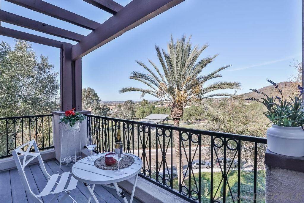 24. Townhouse for Sale at Chula Vista, CA 91914