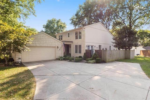 Townhouse for Sale at Leawood, KS 66209
