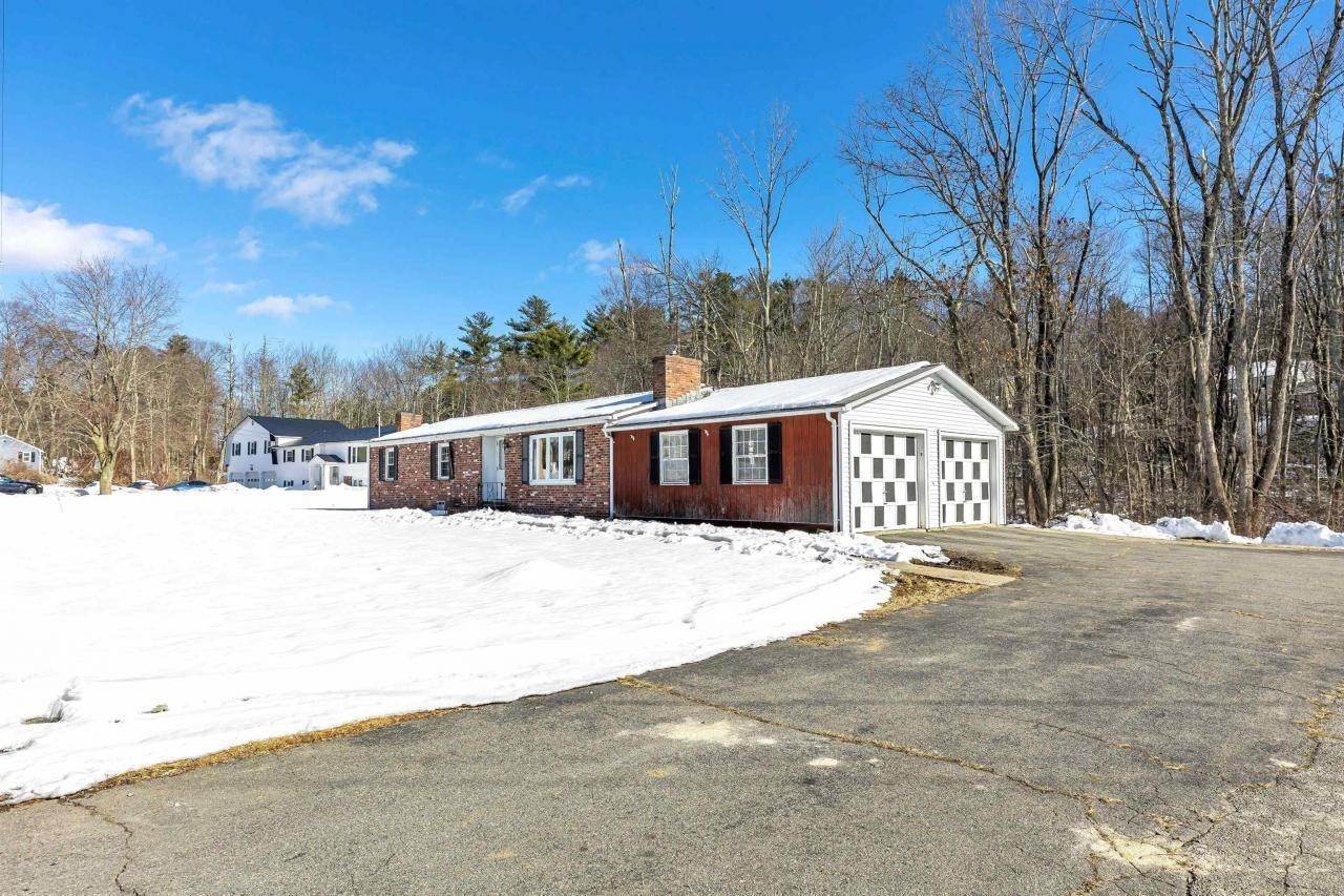 Single Family for Sale at Bedford, NH 03110