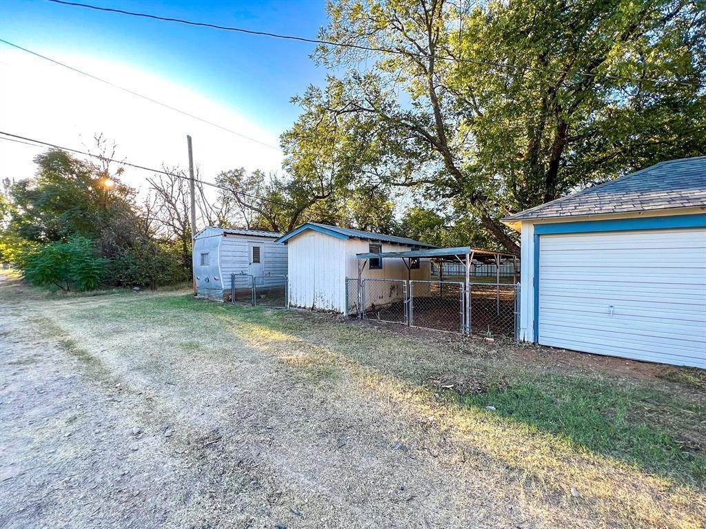 32. Single Family for Sale at Rule, TX 79547