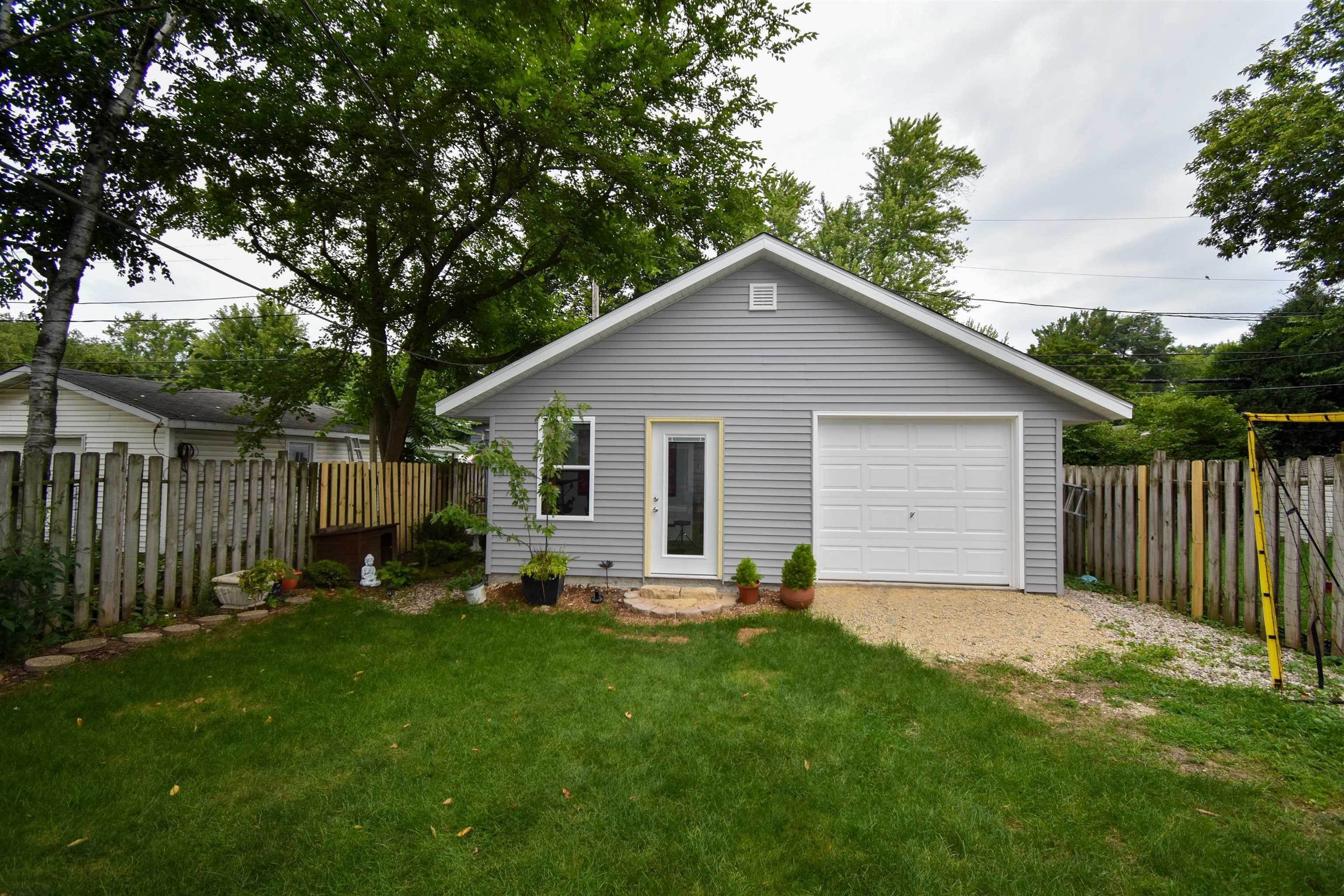 21. Single Family for Sale at Madison, WI 53711