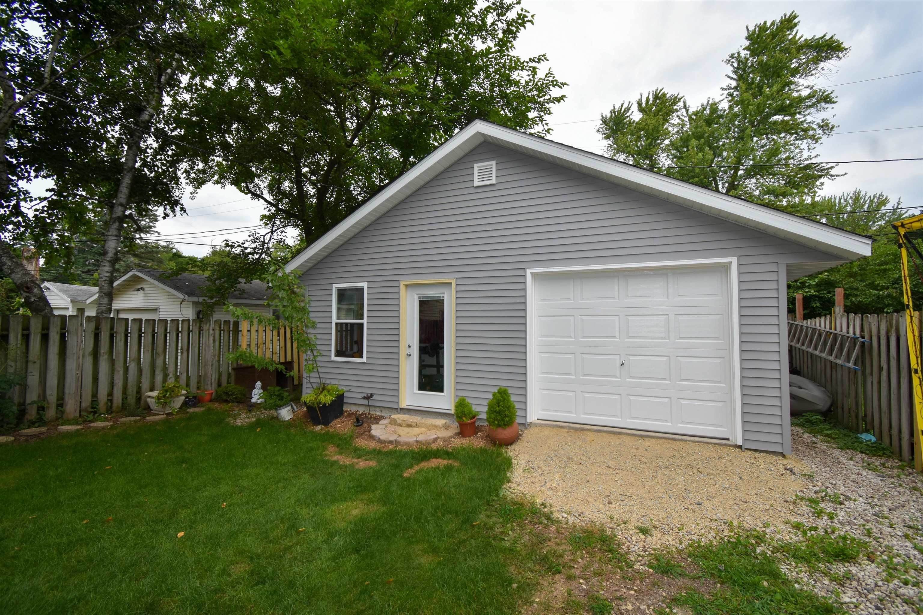 20. Single Family for Sale at Madison, WI 53711