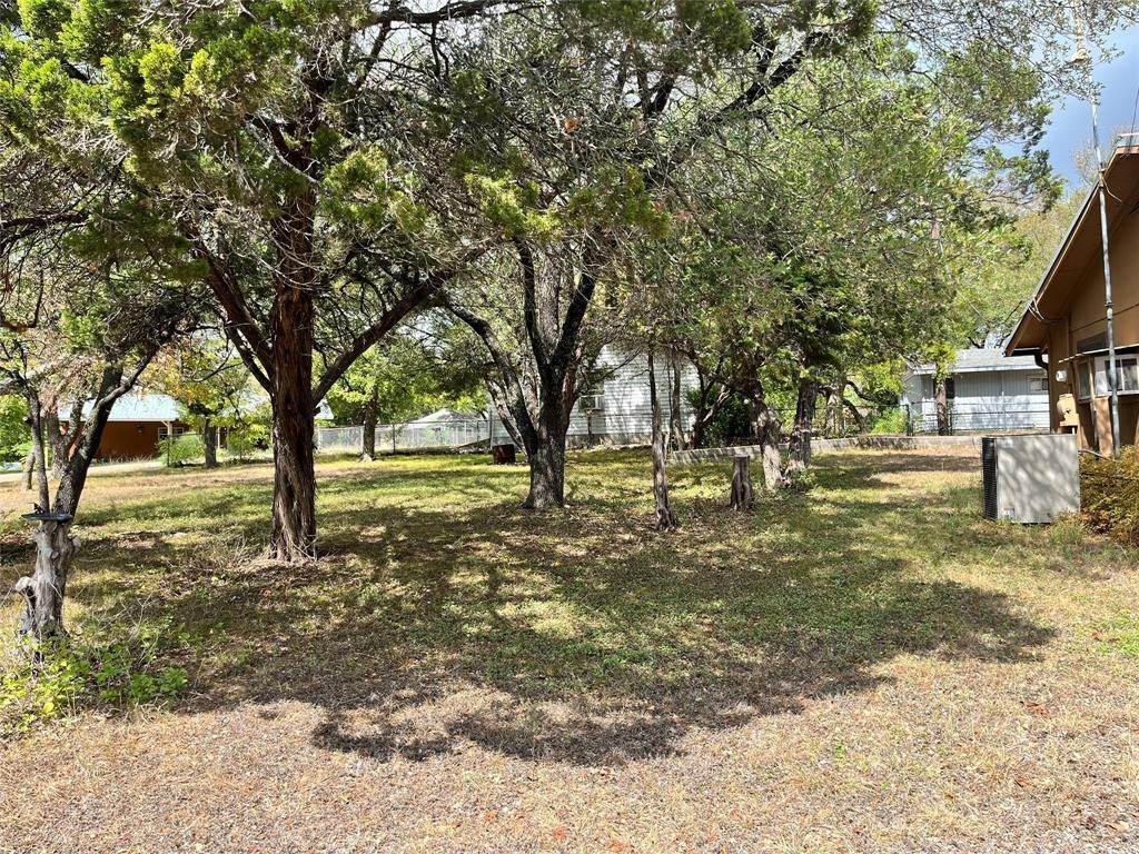 26. Single Family for Sale at Clifton, TX 76634