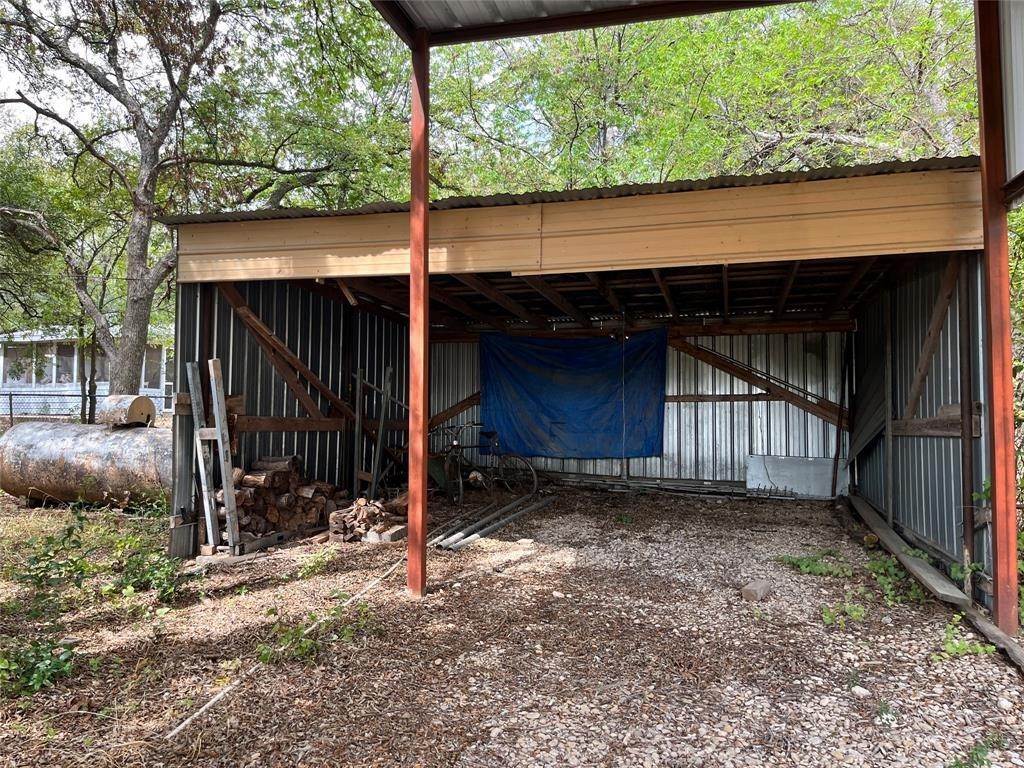 30. Single Family for Sale at Clifton, TX 76634