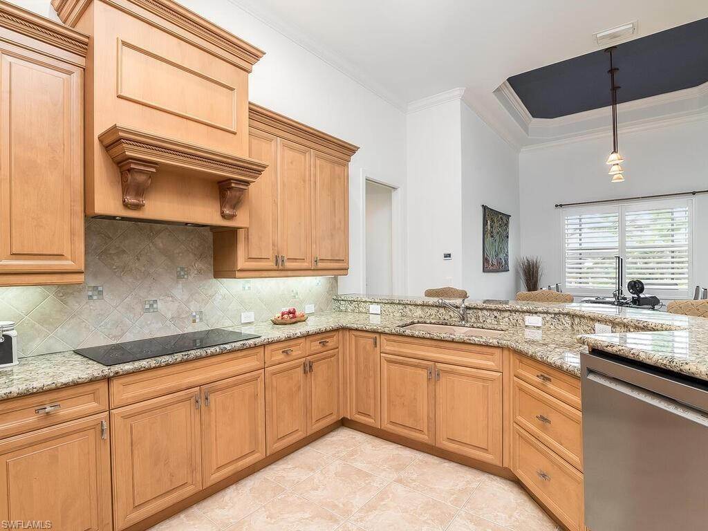 8. Single Family for Sale at Marco Island, FL 34145