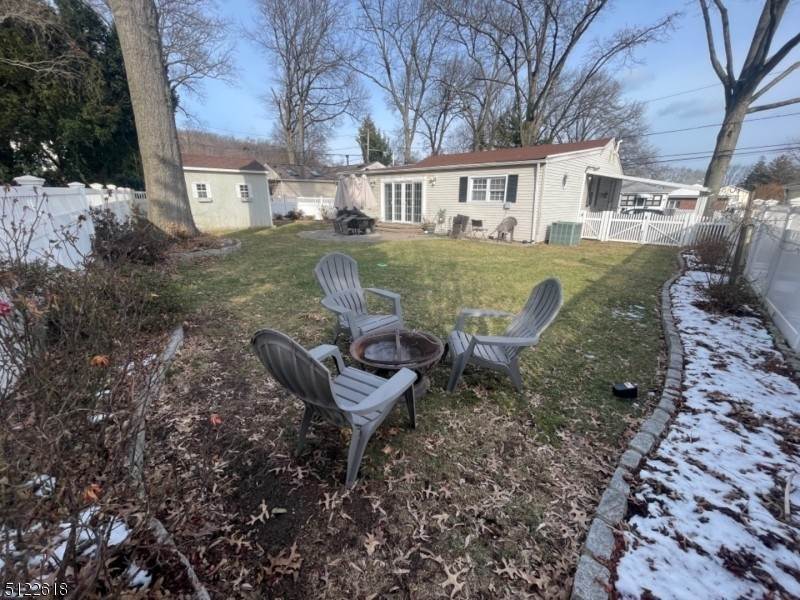 21. Single Family for Sale at Clifton, NJ 07013