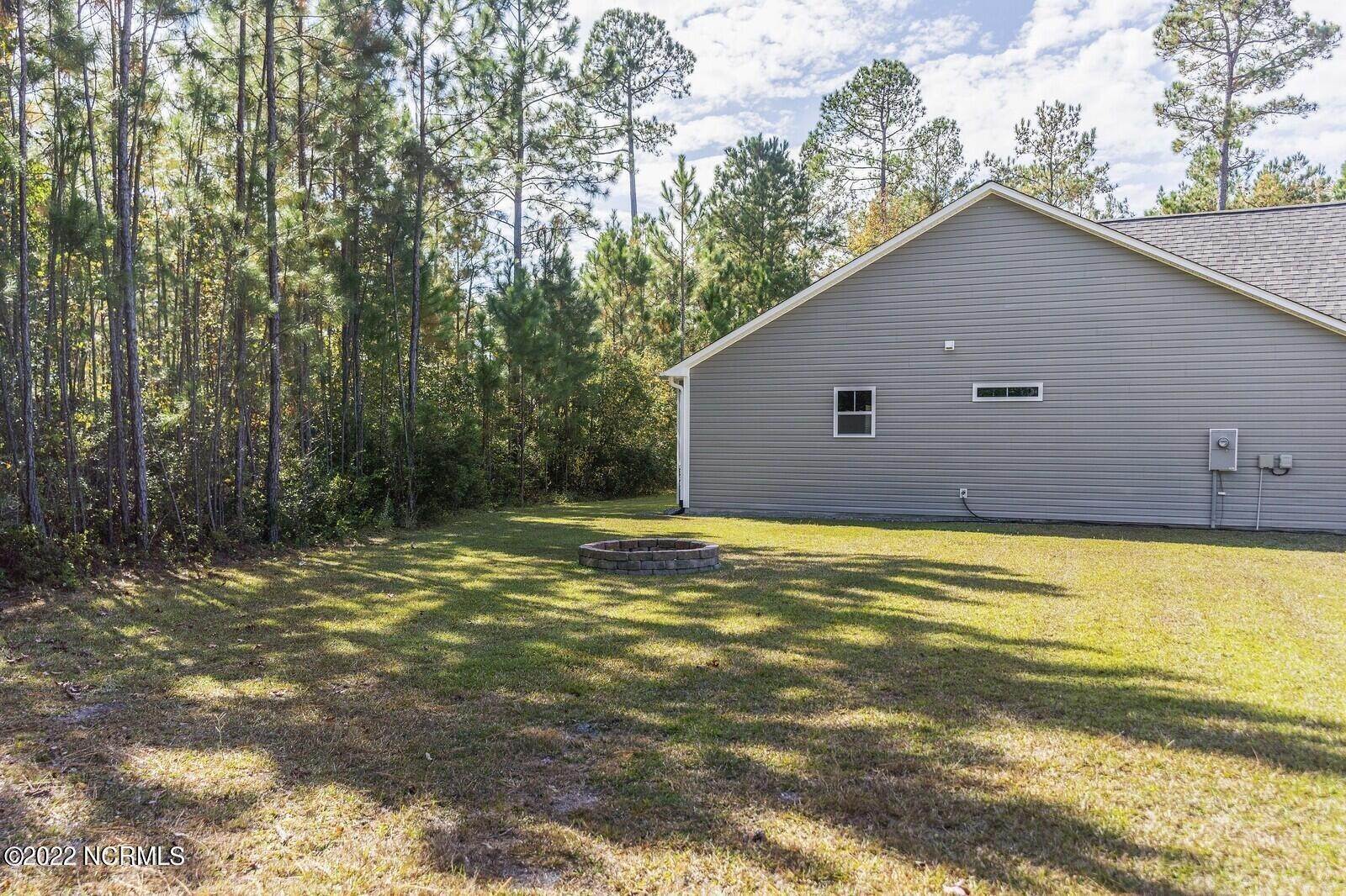 27. Single Family for Sale at Rocky Point, NC 28457