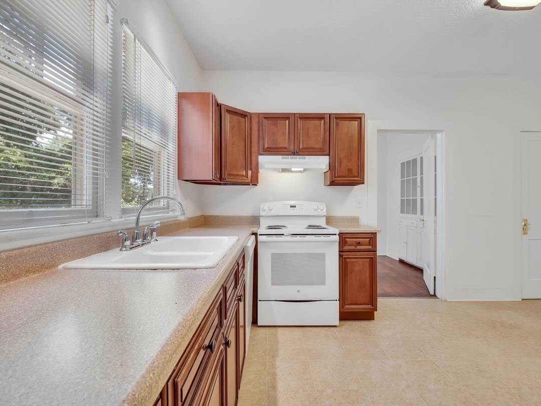 12. Single Family for Sale at Madison, FL 32340
