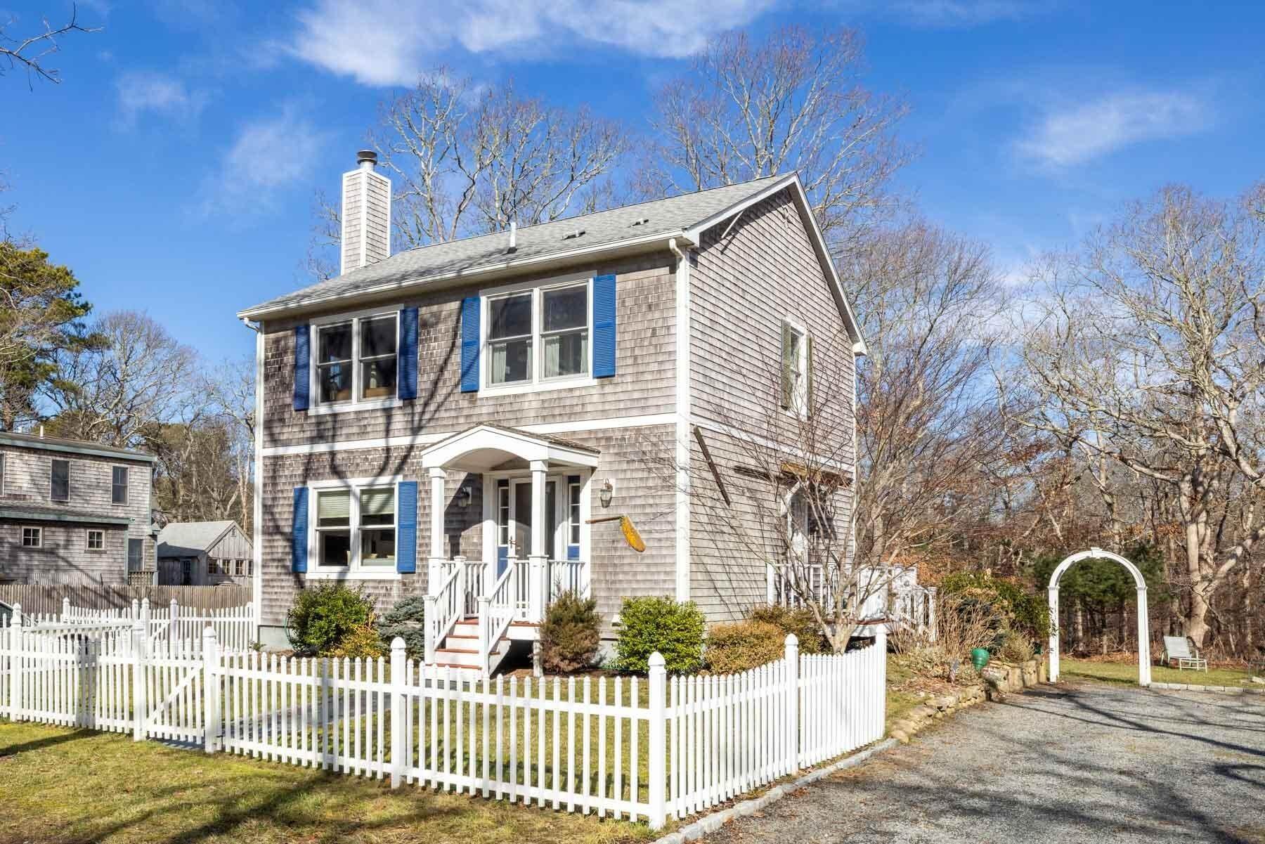 Single Family for Sale at Oak Bluffs, MA 02557