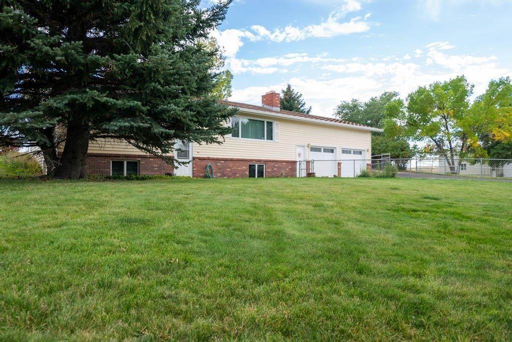 Single Family for Sale at Cody, WY 82414