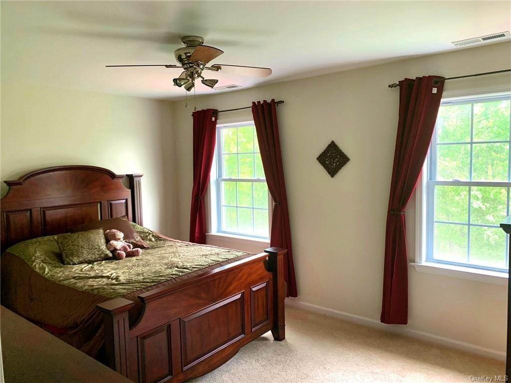 15. Single Family for Sale at Chester, NY 10918