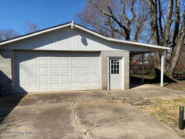 2. Single Family for Sale at Louisville, KY 40219