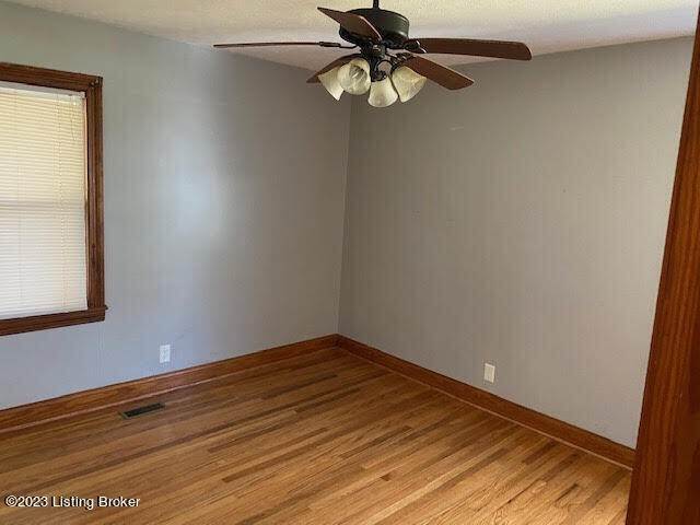 6. Single Family for Sale at Louisville, KY 40219