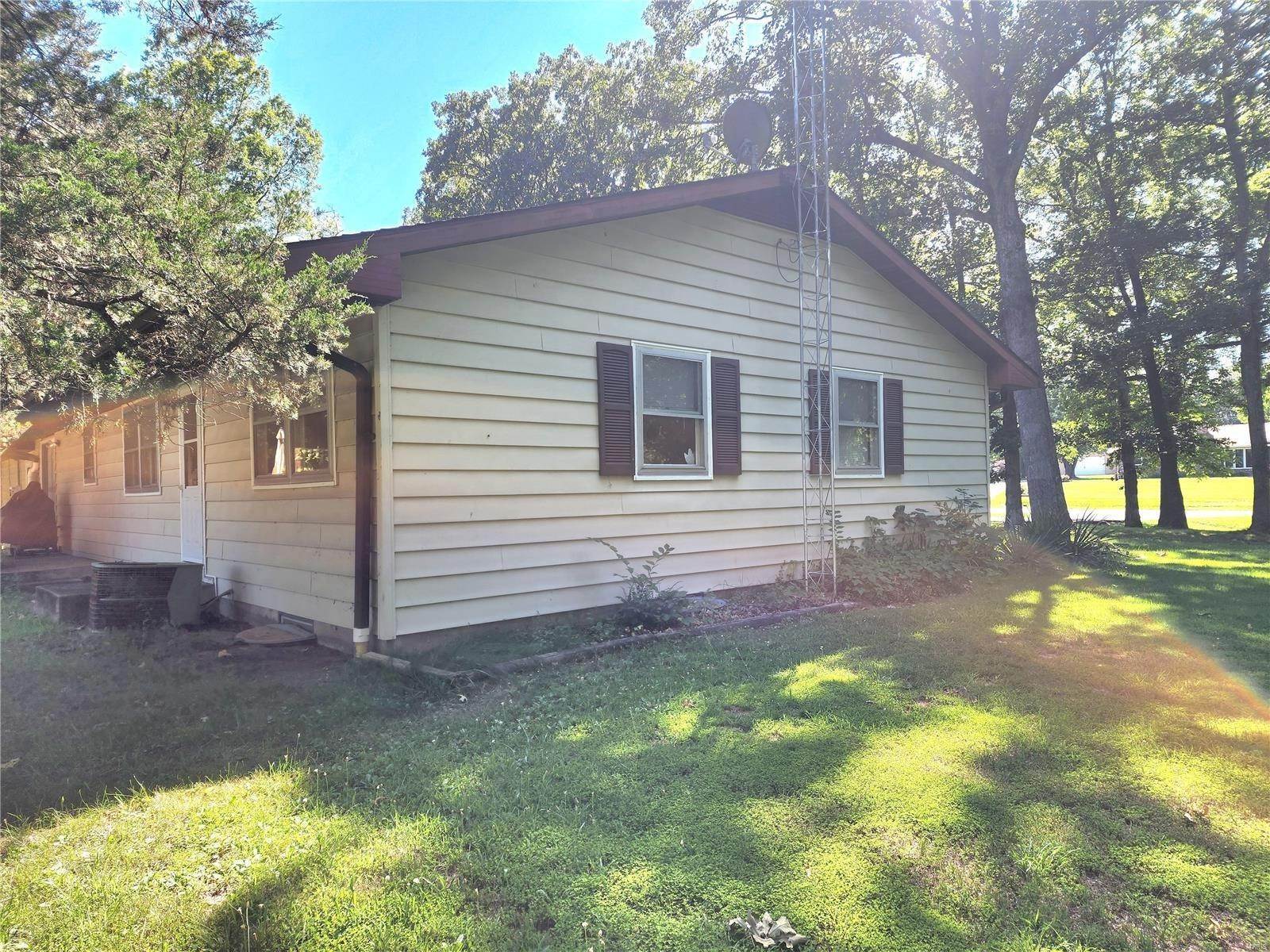 2. Single Family for Sale at Chester, IL 62233