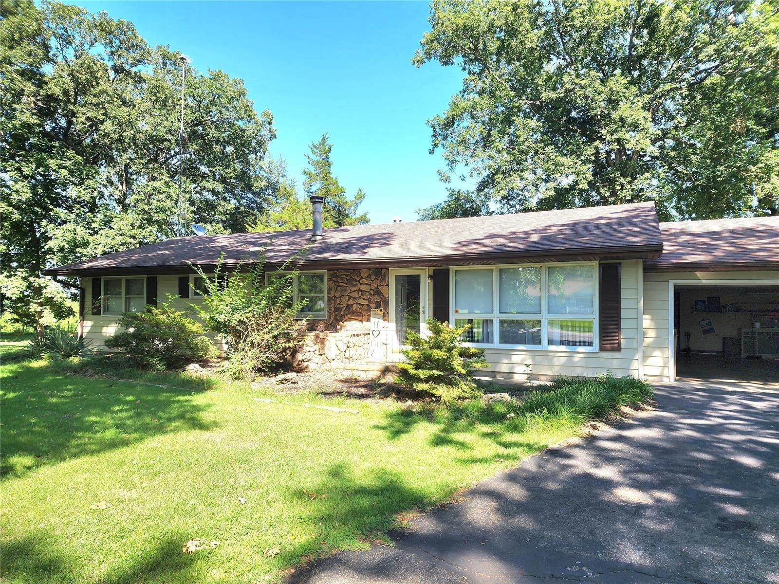 1. Single Family for Sale at Chester, IL 62233