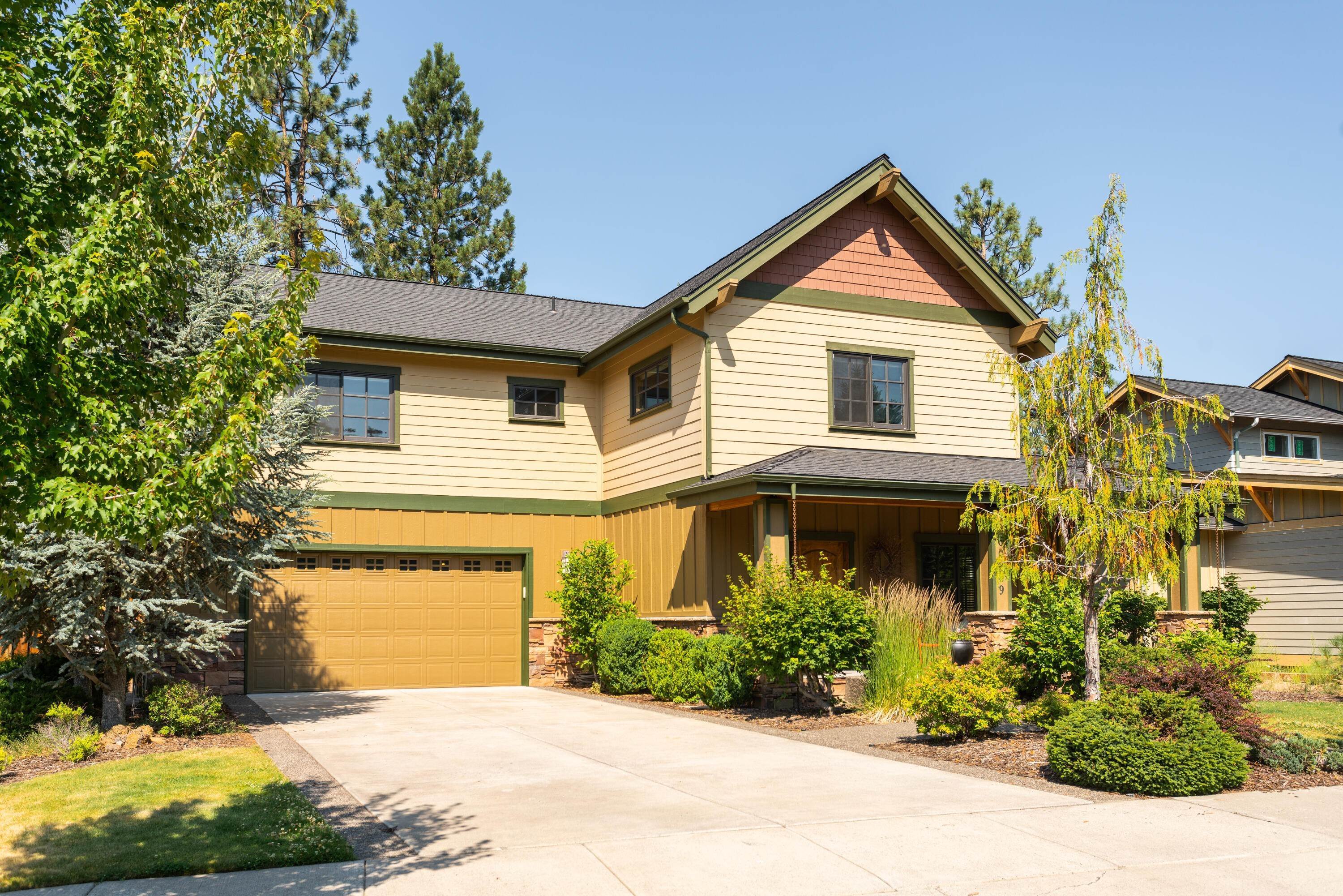 Single Family for Sale at Bend, OR 97702