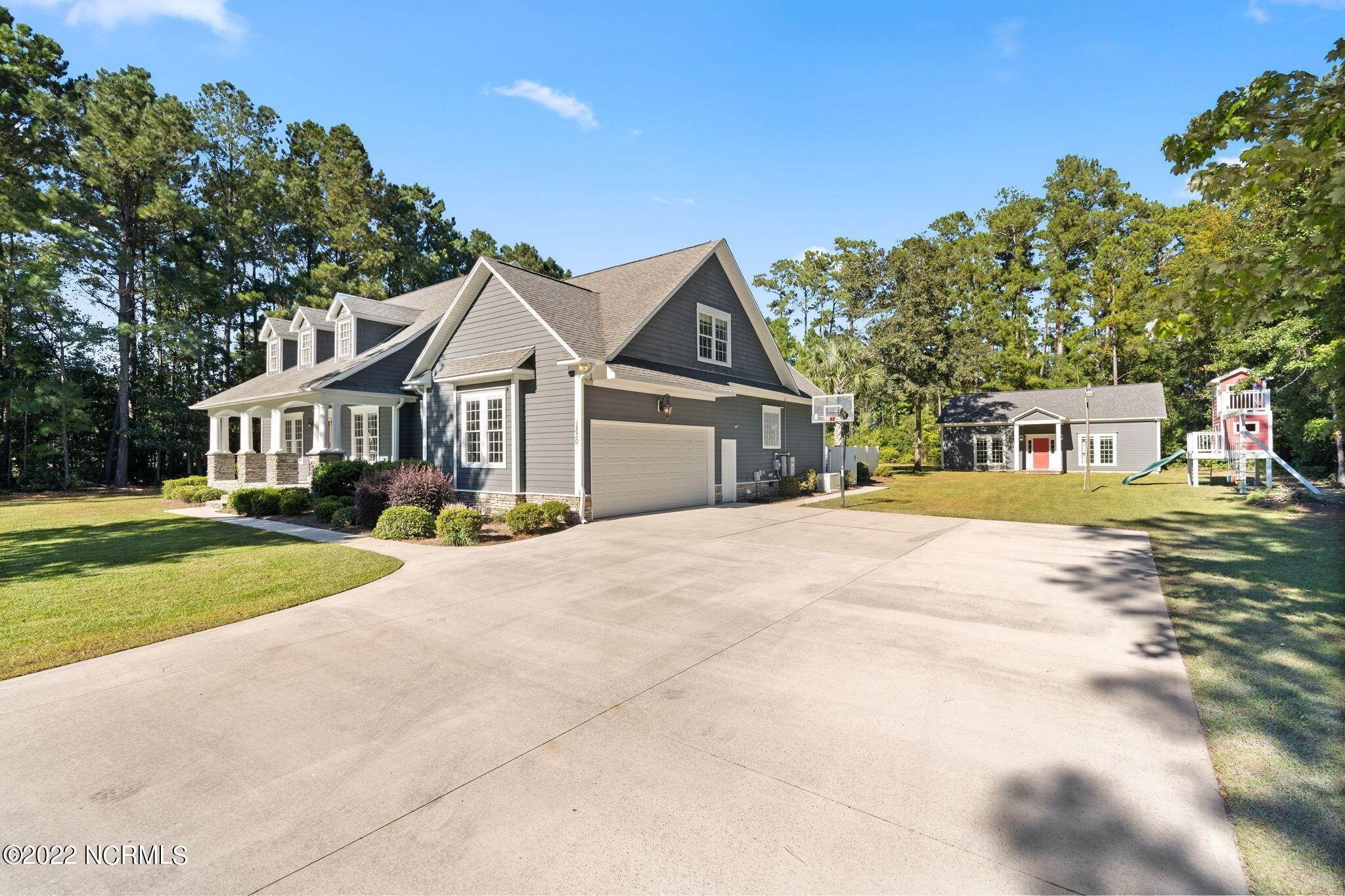 37. Single Family for Sale at Rocky Point, NC 28457