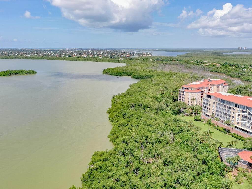31. Condominium for Sale at Marco Island, FL 34145