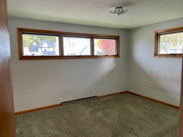 19. Single Family for Sale at Monroe, WI 53566
