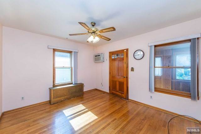 9. Single Family for Sale at Clifton, NJ 07011
