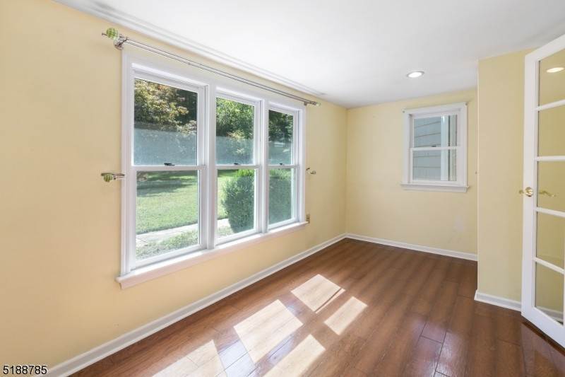 17. Single Family for Sale at Chester, NJ 07930