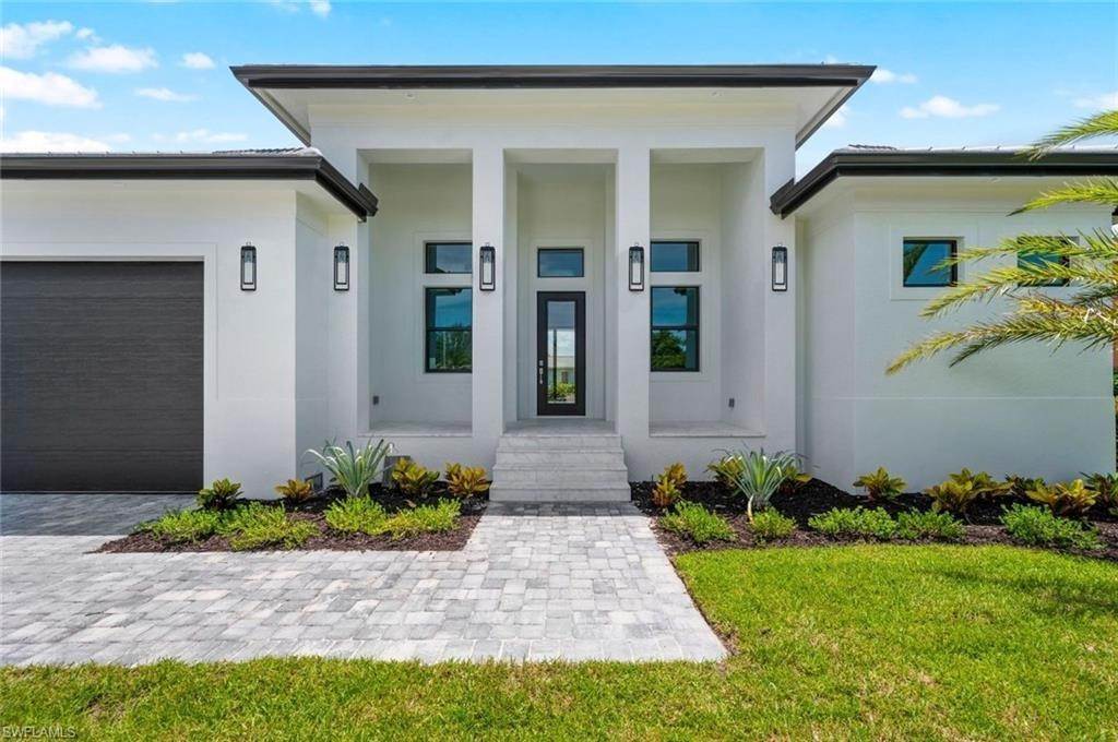 13. Single Family for Sale at Marco Island, FL 34145