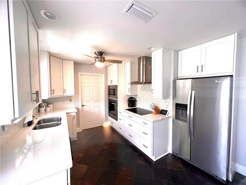 3. Single Family for Sale at Marco Island, FL 34145