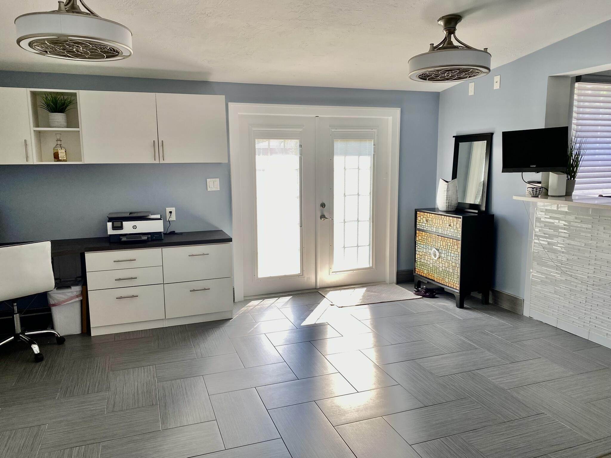 19. Single Family for Sale at Marco Island, FL 34145