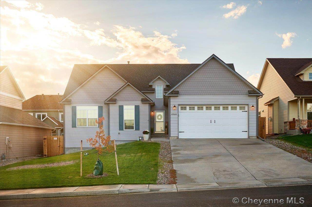 Single Family for Sale at Cheyenne, WY 82009