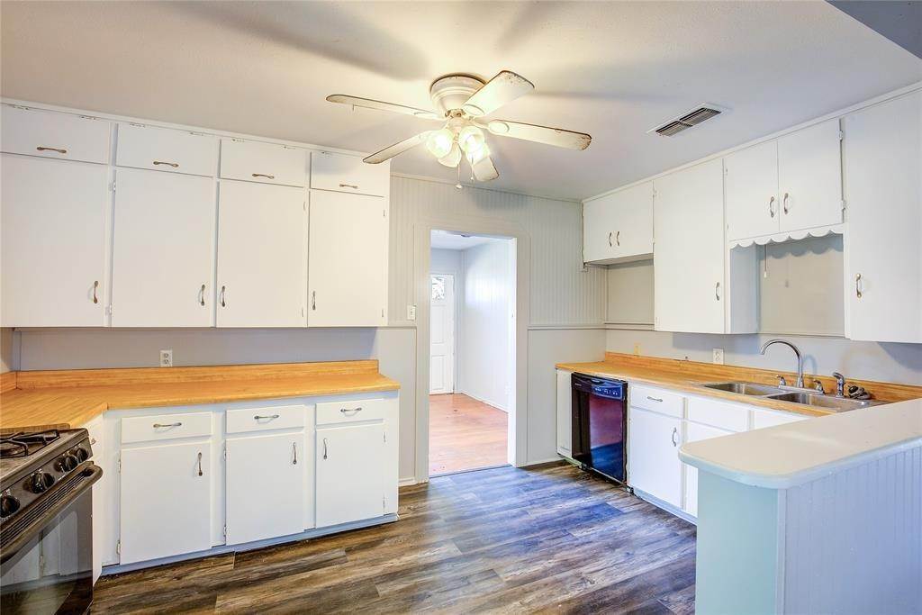 21. Single Family for Sale at Greenville, TX 75401