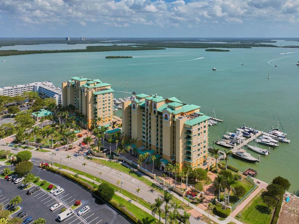 25. Condominium for Sale at Marco Island, FL 34145