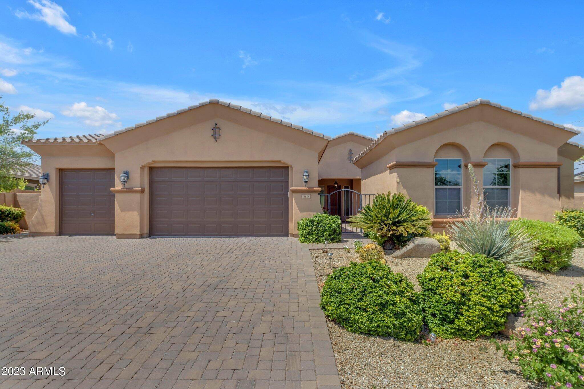 37. Single Family for Sale at Goodyear, AZ 85395