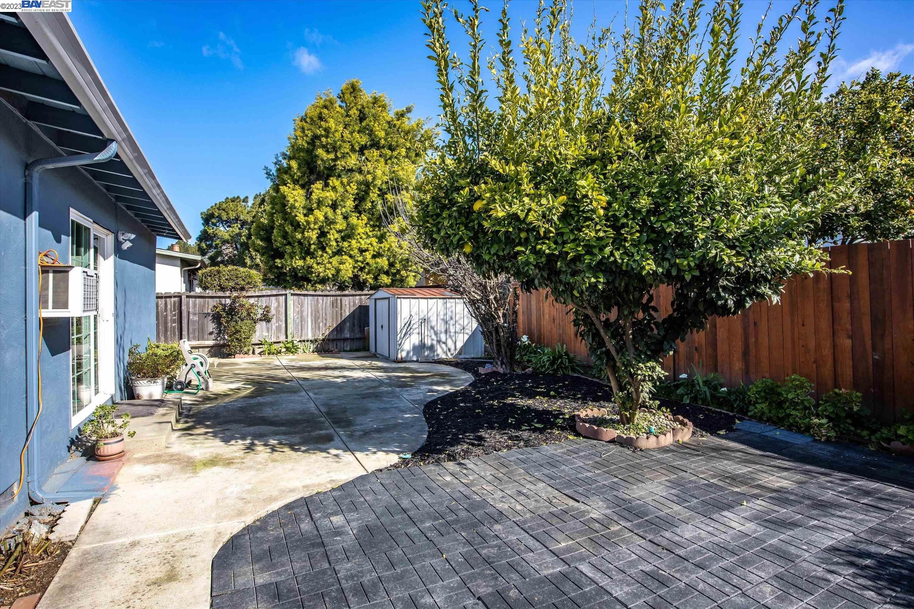 30. Single Family for Sale at Hayward, CA 94544