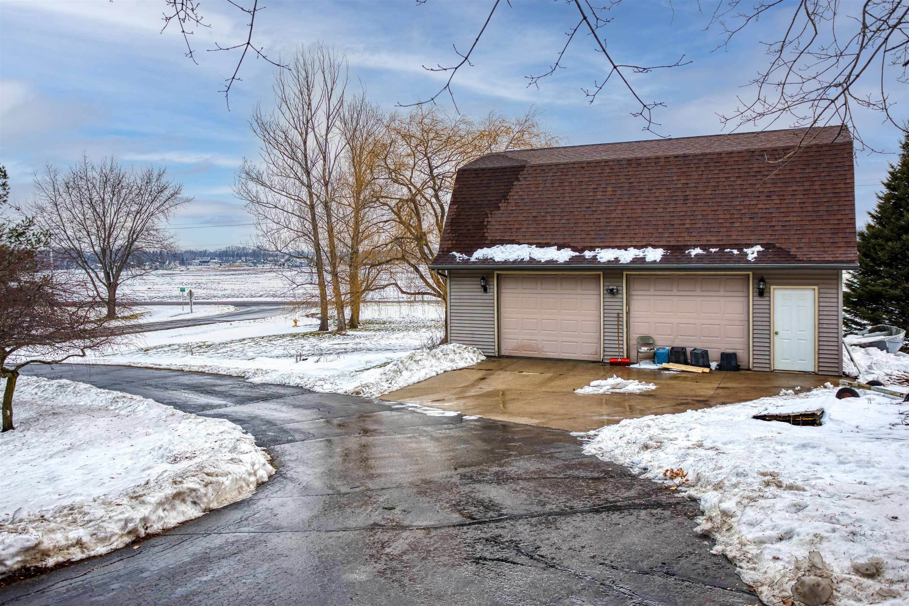 27. Single Family for Sale at Greenville, WI 54942
