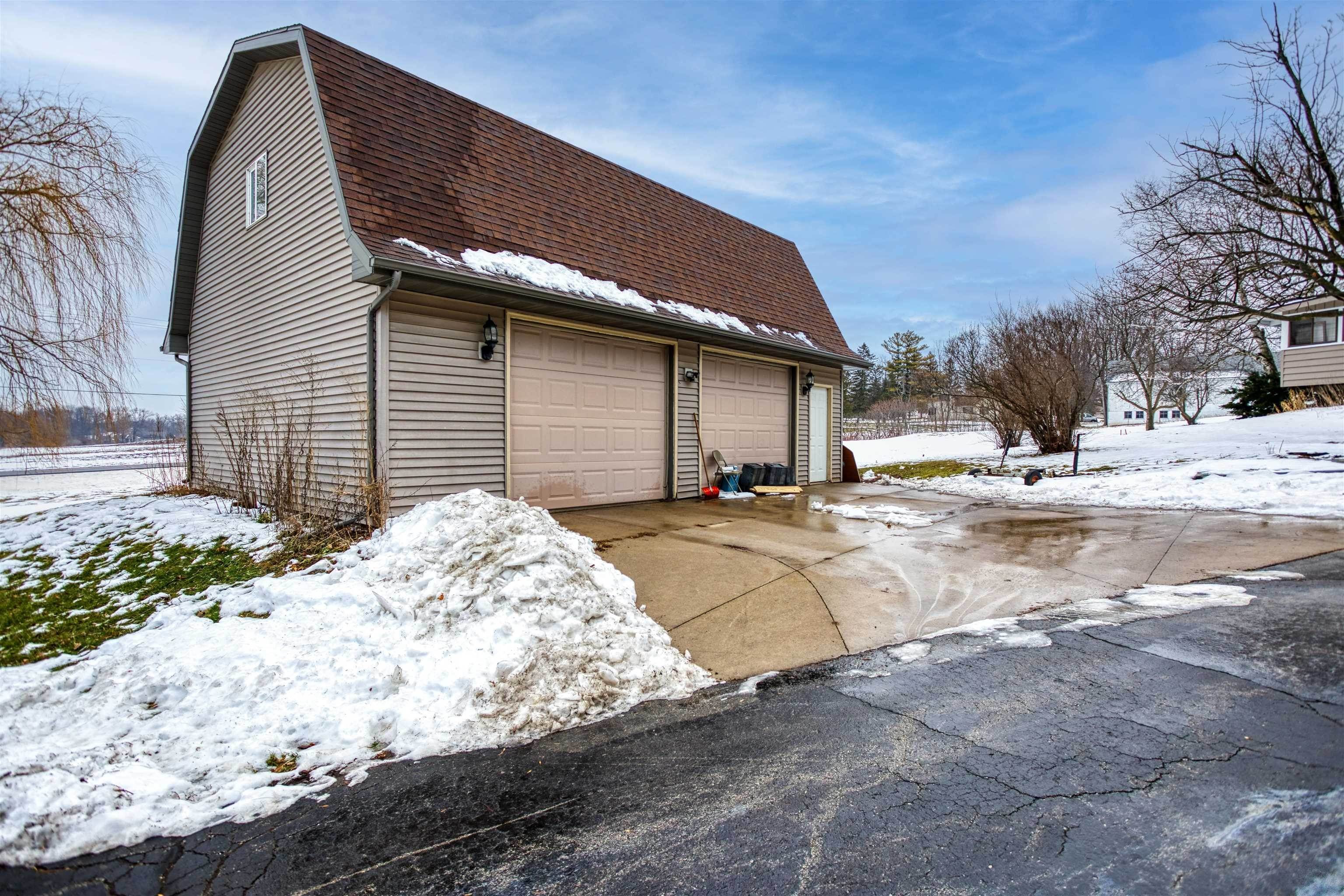 26. Single Family for Sale at Greenville, WI 54942