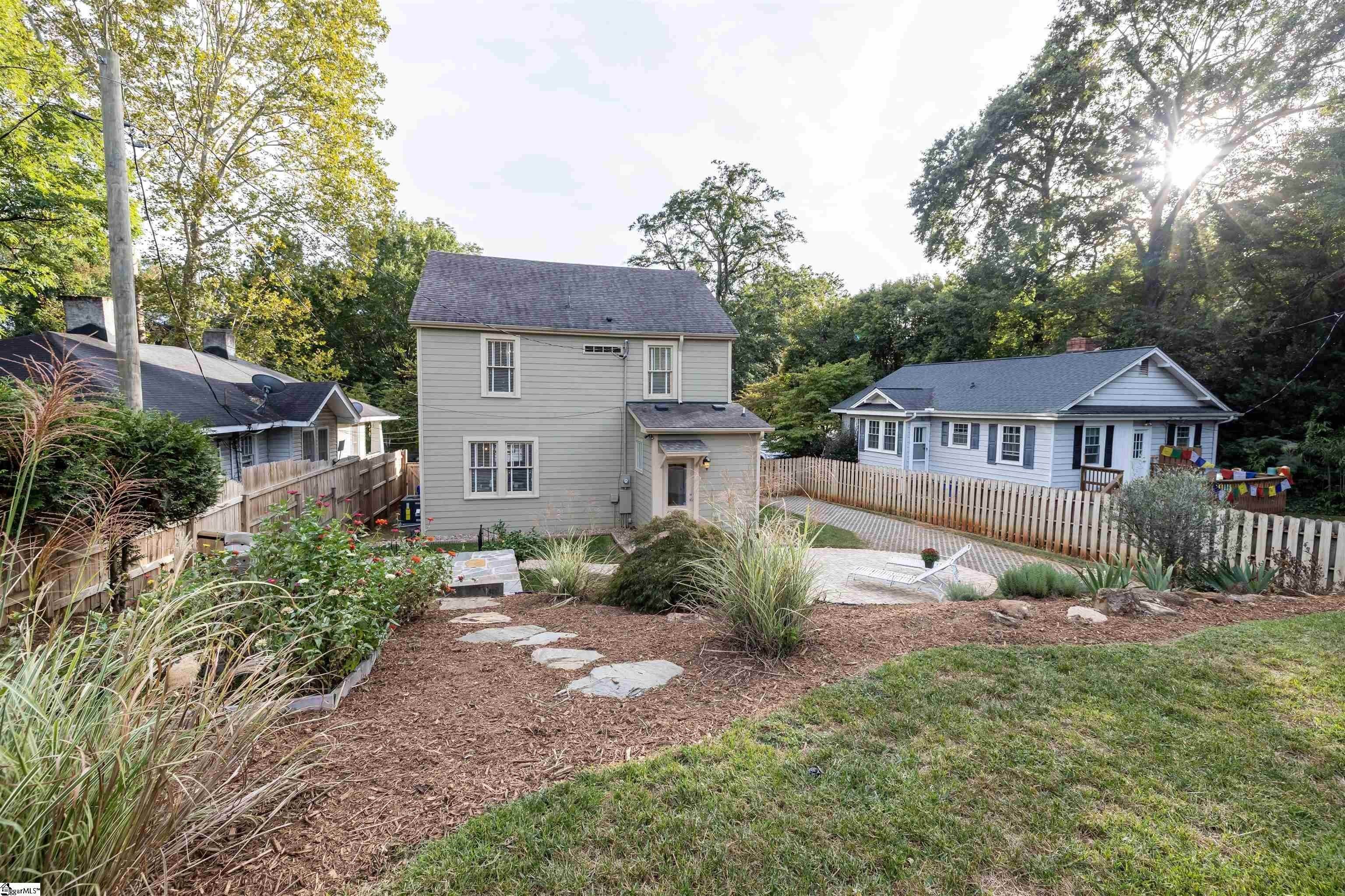 9. Single Family for Sale at Greenville, SC 29601