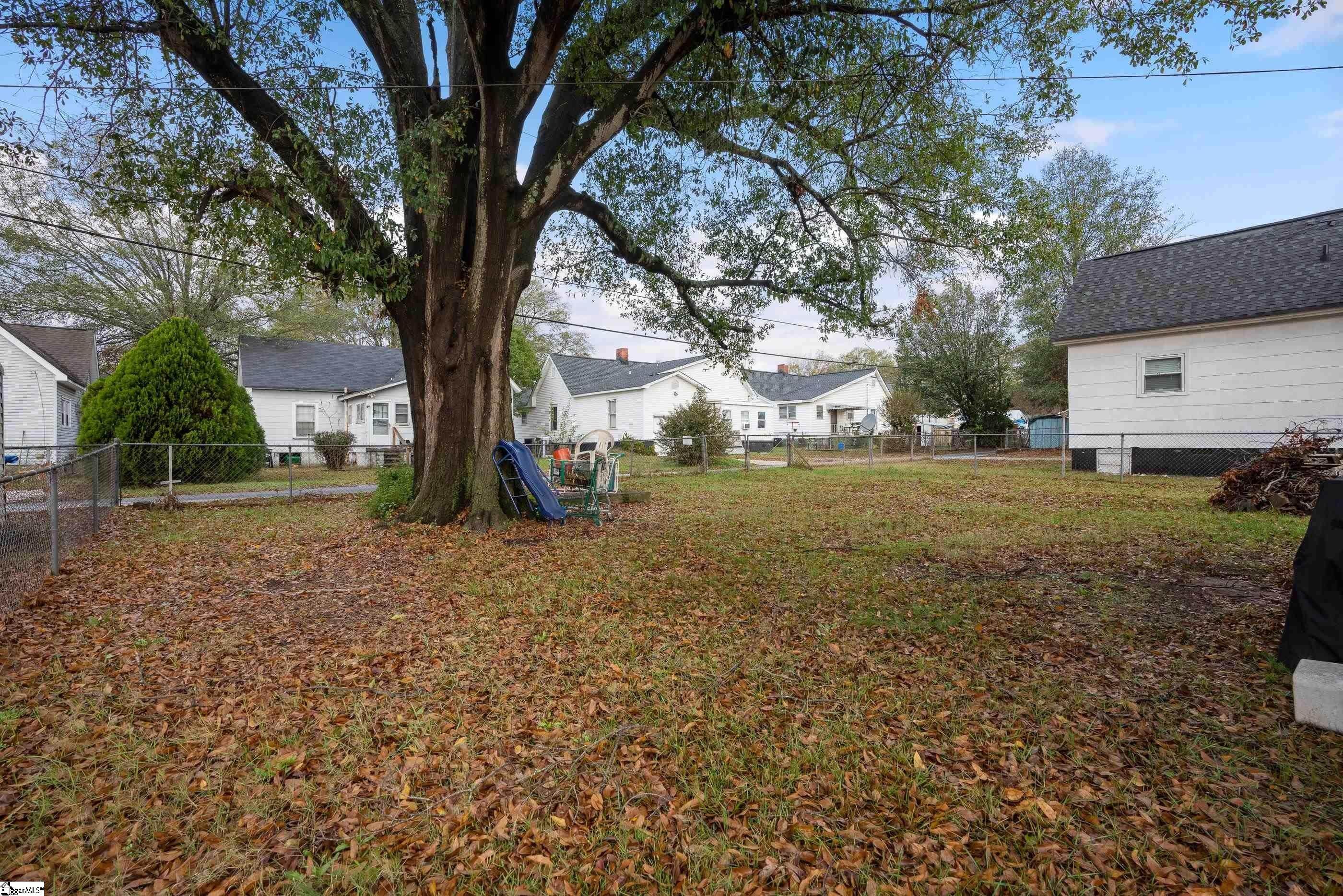 5. Single Family for Sale at Greenville, SC 29605