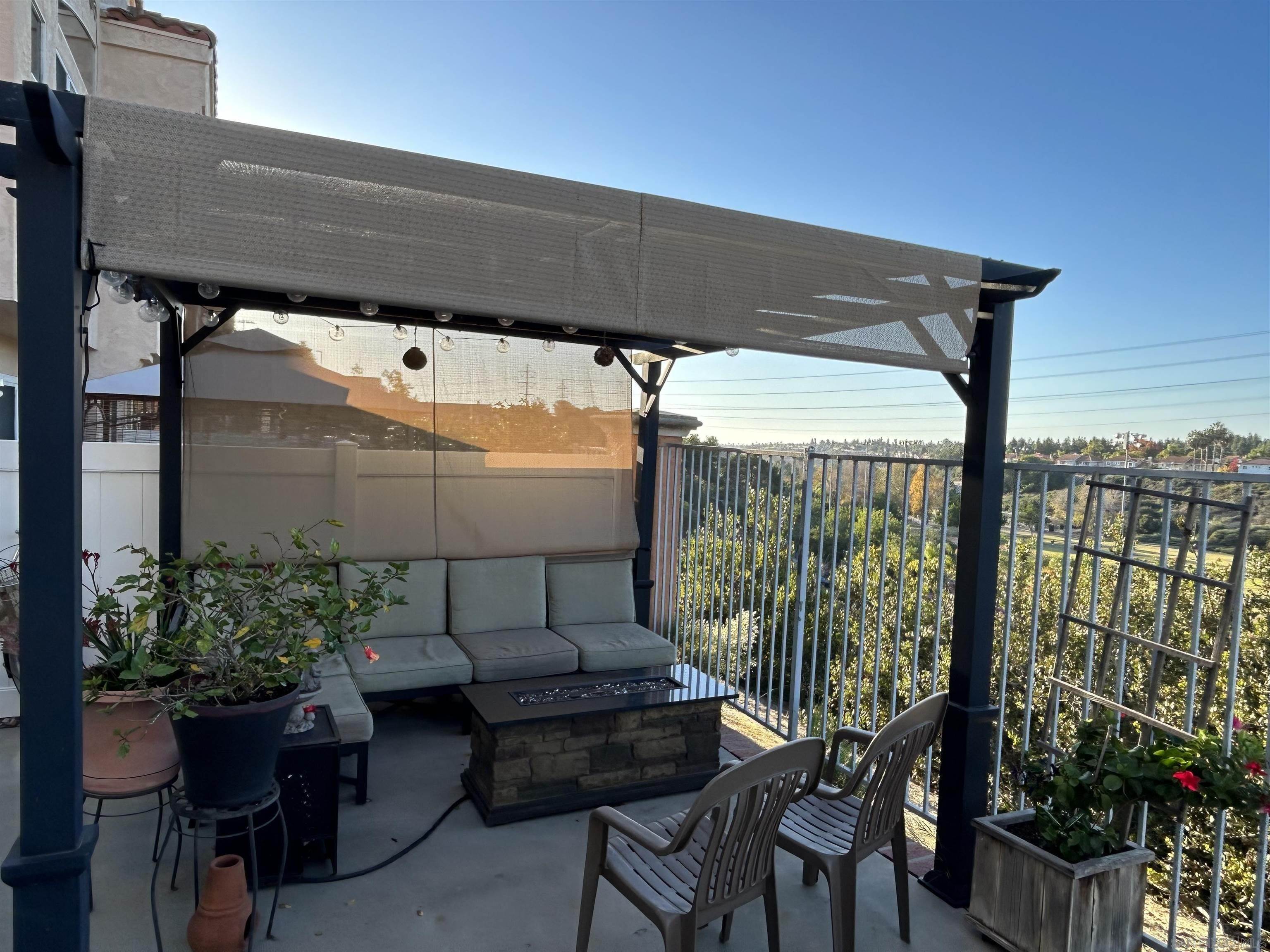 6. Townhouse for Sale at Chula Vista, CA 91910