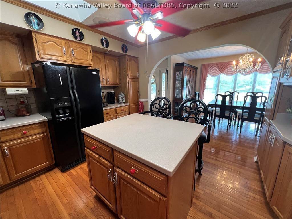 15. Single Family for Sale at Madison, WV 25130