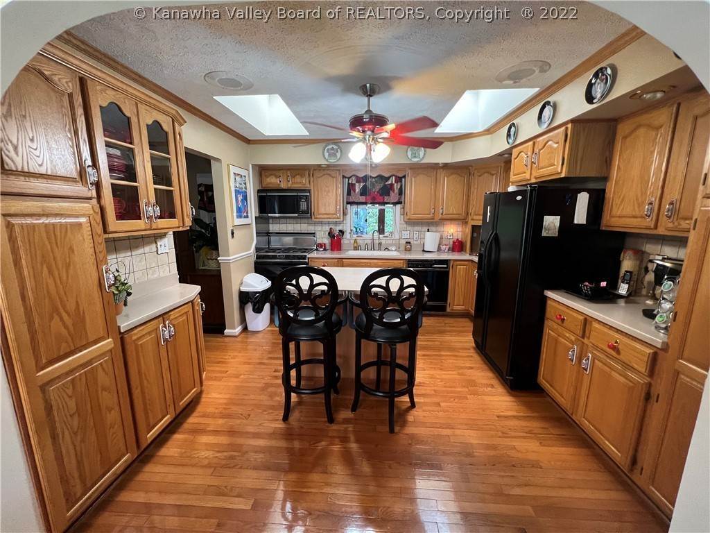 17. Single Family for Sale at Madison, WV 25130