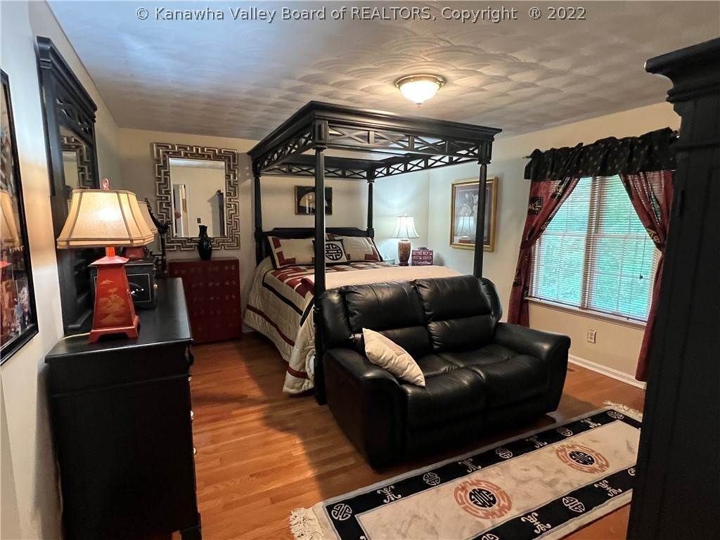 27. Single Family for Sale at Madison, WV 25130