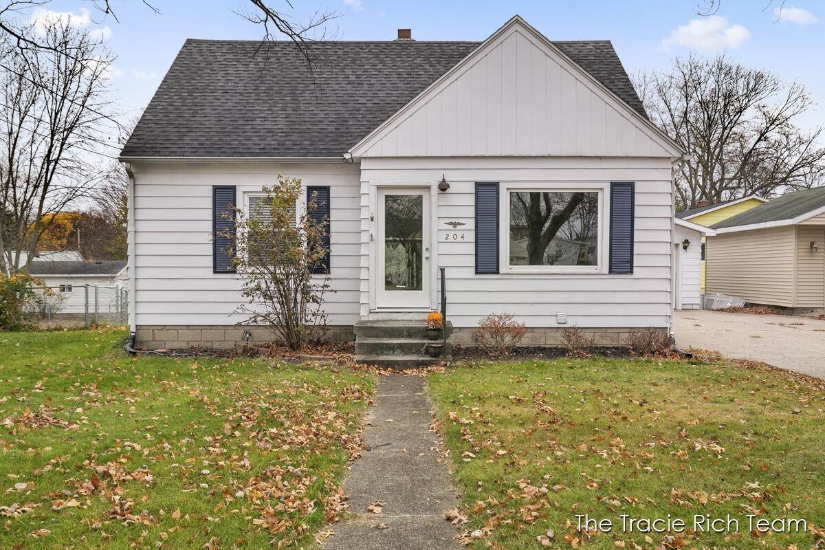 Single Family for Sale at Greenville, MI 48838