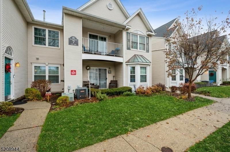 20. Townhouse for Sale at Clifton, NJ 07014
