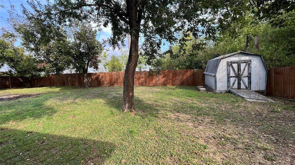17. Single Family for Sale at Greenville, TX 75401