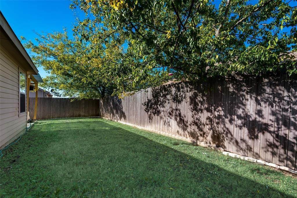 20. Single Family for Sale at Greenville, TX 75402