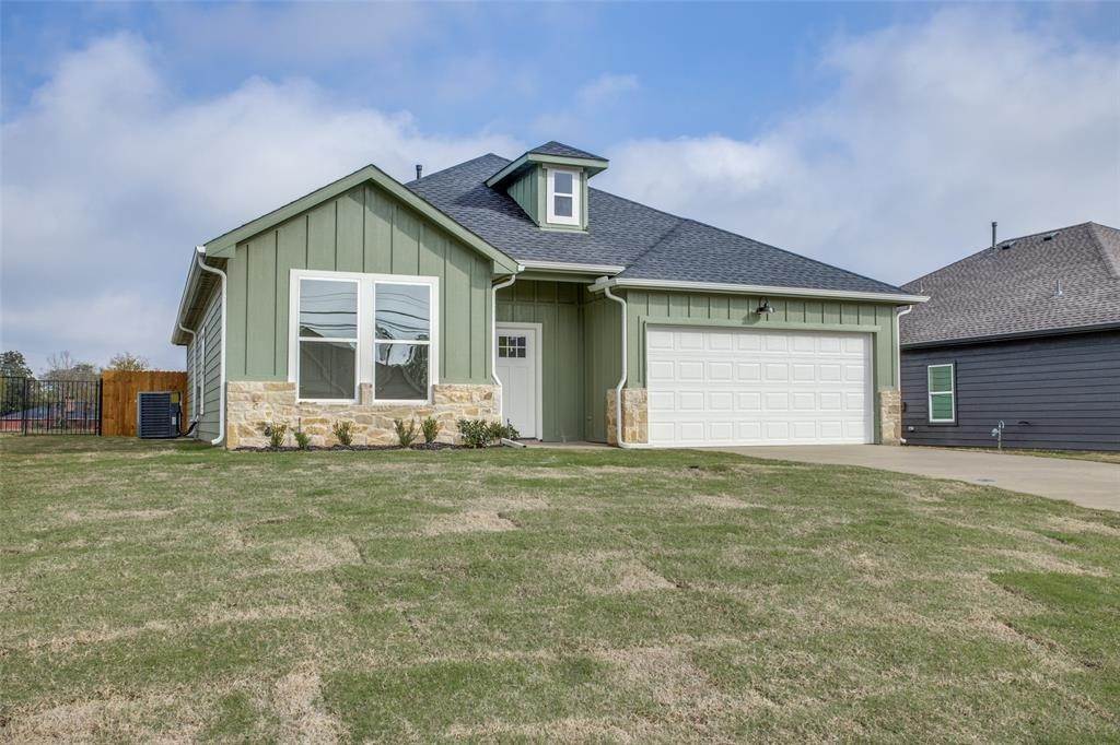 23. Single Family for Sale at Greenville, TX 75402