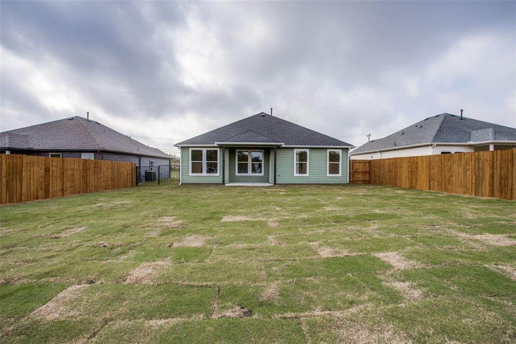 21. Single Family for Sale at Greenville, TX 75402