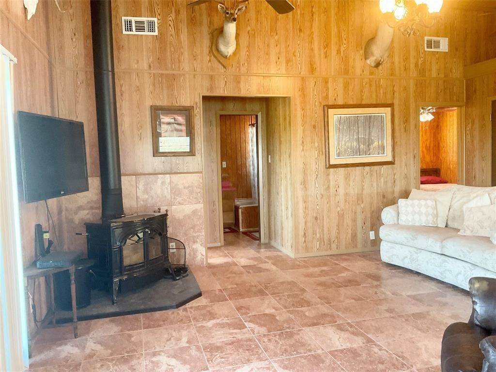 9. Single Family for Sale at Clifton, TX 76634