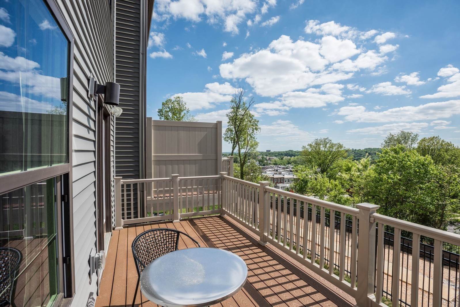 5. Townhouse for Sale at Charlottesville, VA 22911